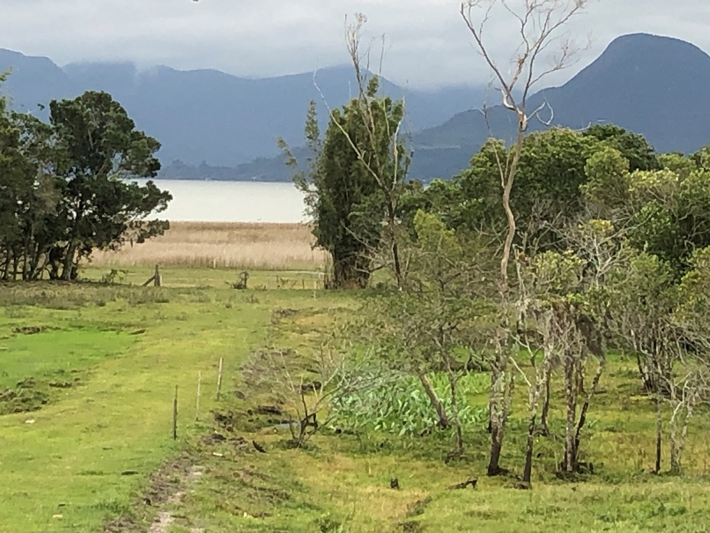 Sítio de 4,5 ha com acesso à lagoa